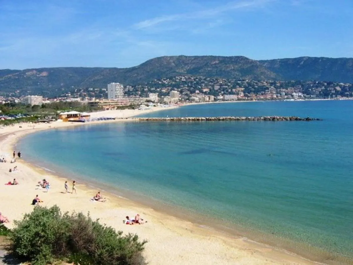 Appartement Renove 2021 Avec Balcon Et Garage, Proche Golf, 3 Pieces, 6 Couchages, Le Lavandou. - Fr-1-251-425